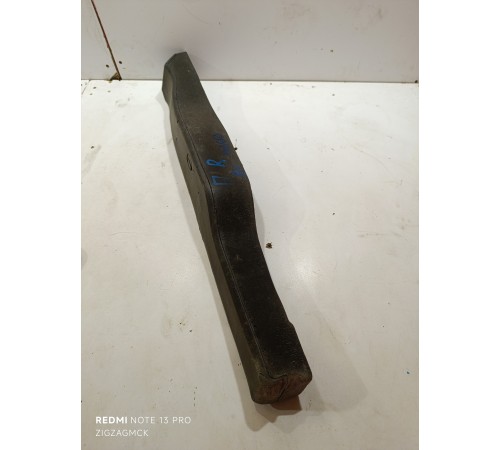 Уплотнитель крыла передний правый