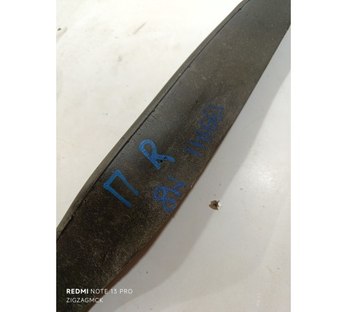 Уплотнитель крыла передний правый