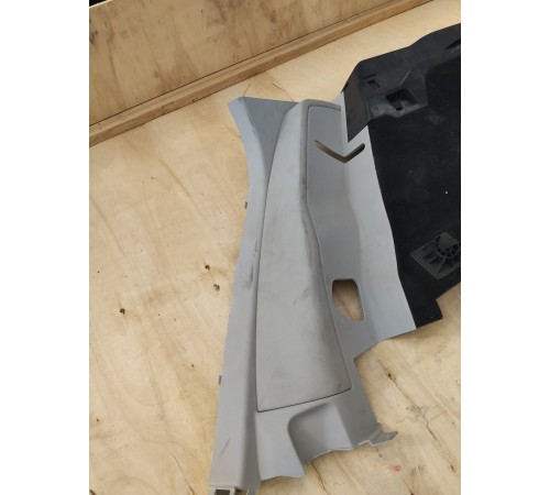 Обшивка багажника правая