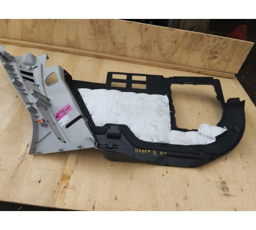 Обшивка багажника правая