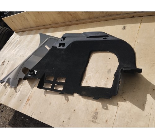 Обшивка багажника правая