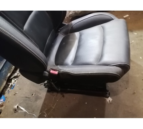 Сиденье переднее левое