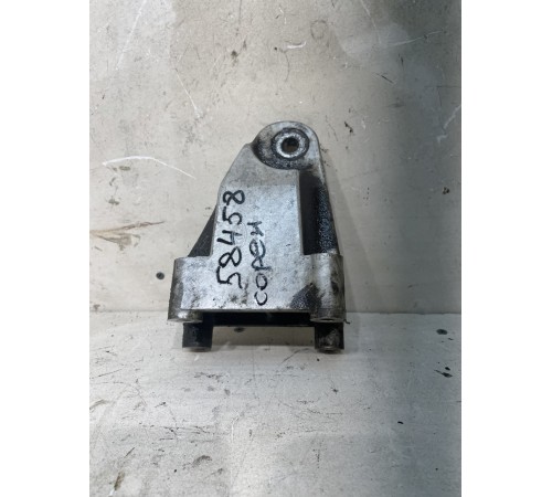 Кронштейн опоры двигателя правый