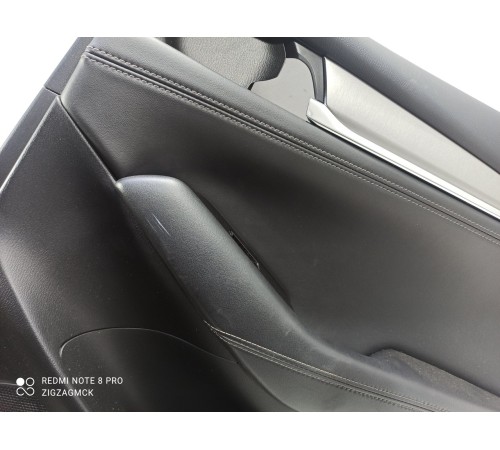 Обшивка двери (задняя правая)