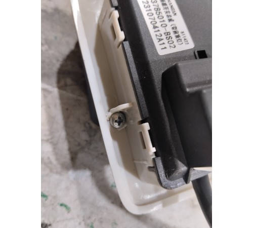 Плафон внутреннего освещения салона