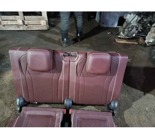 Сиденье третьего ряда 3-тий ряд