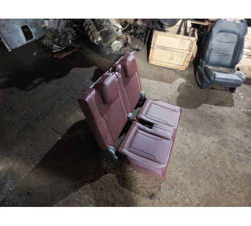 Сиденье третьего ряда 3-тий ряд