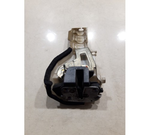 Замок левой сдвижной двери задний