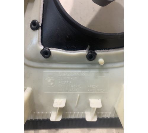 Накладка стойки центральной (верхняя левая)