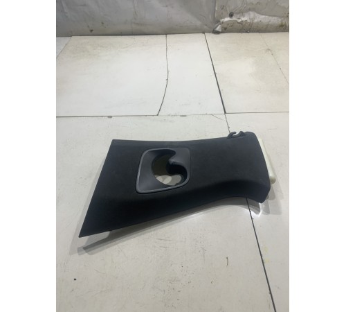 Накладка стойки центральной (верхняя левая)