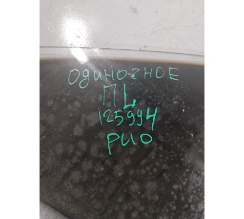 Стекло двери переднее левое