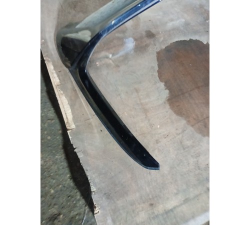 Спойлер двери крышки багажника в сборе