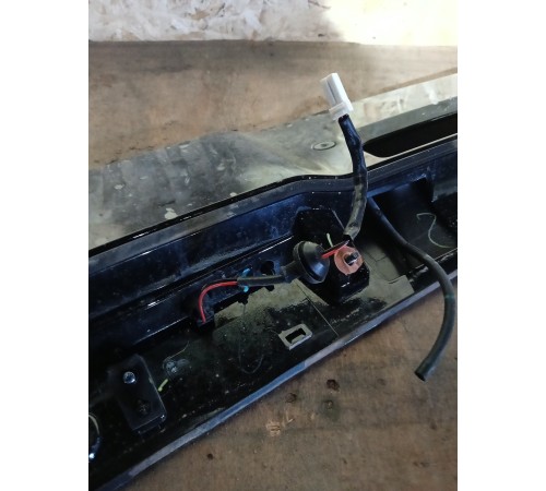 Спойлер двери крышки багажника в сборе