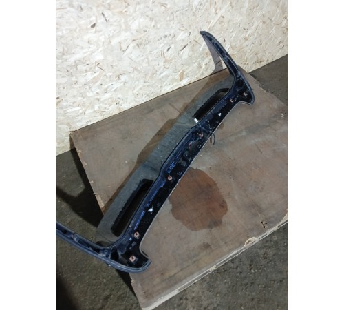 Спойлер двери крышки багажника в сборе