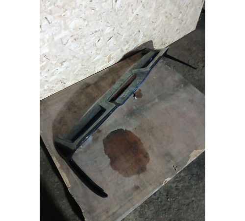 Спойлер двери крышки багажника в сборе