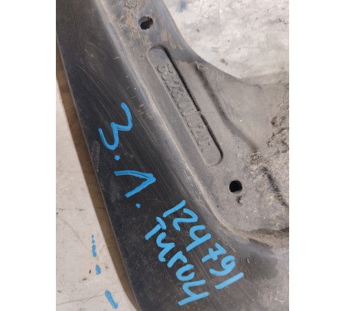 Брызговик задний левый