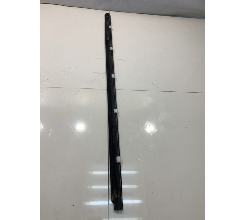 Уплотнитель двери (внешний, передний, правый)