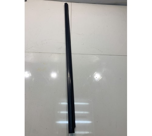 Уплотнитель двери (внешний, передний, правый)