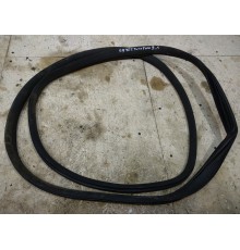 Уплотнитель двери задней левой