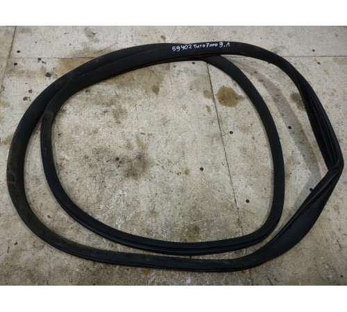 Уплотнитель двери задней левой