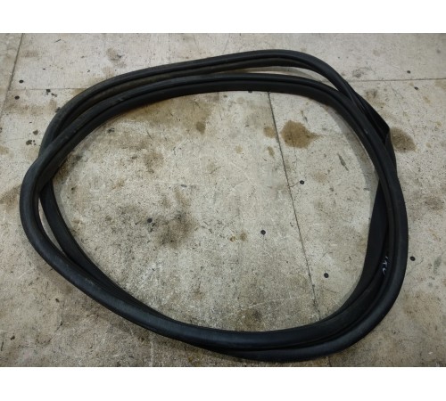 Уплотнитель двери задней левой