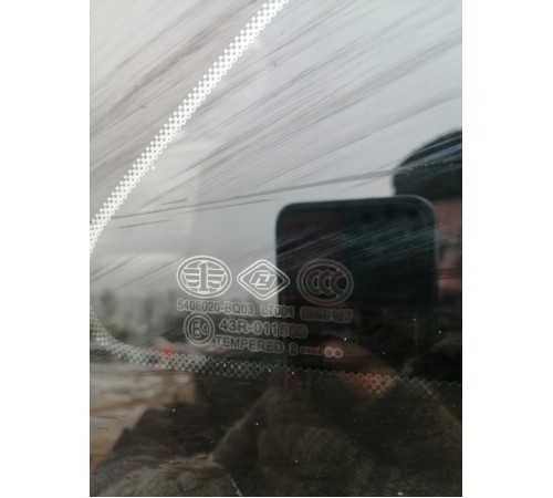 Глухое стекло кузова правое, форточка