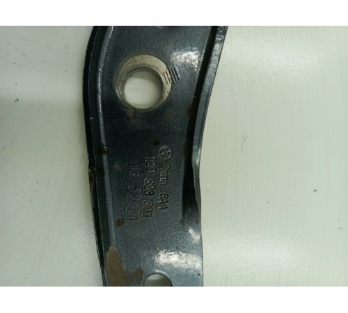 Петля капота левая