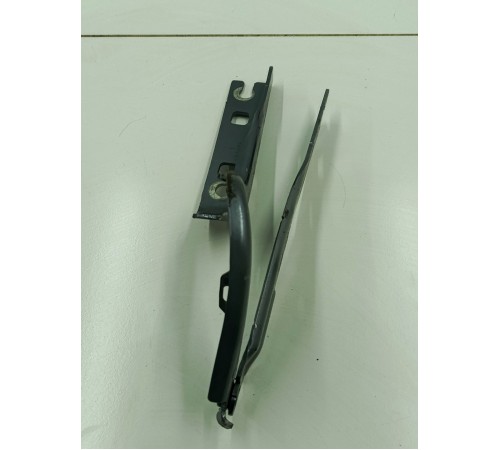 Петля капота левая