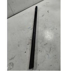 Уплотнитель стекла передний левый