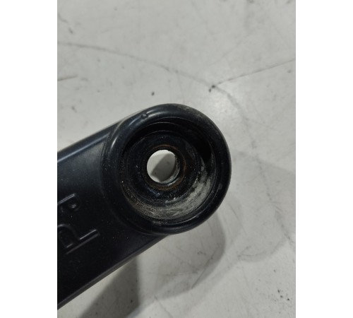 Поводок стеклоочистителя(правый)