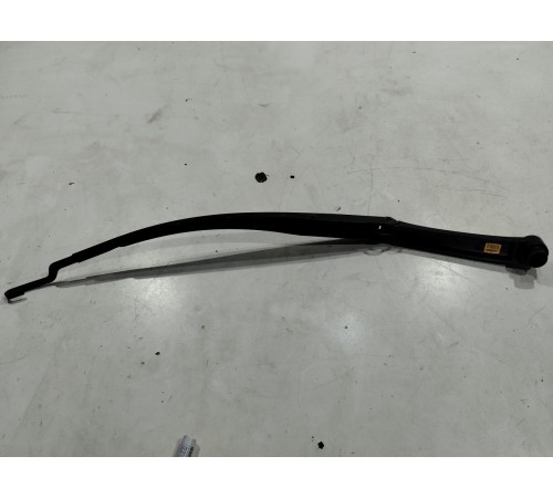 Поводок стеклоочистителя(правый)