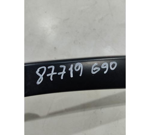 Поводок стеклоочистителя(правый)