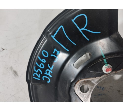 Кулак поворотный передний правый