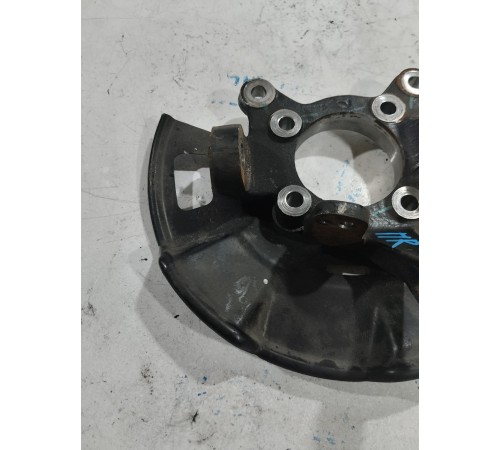 Кулак поворотный передний правый