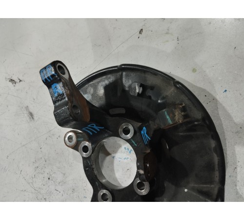 Кулак поворотный передний правый