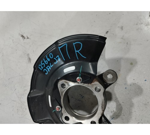 Кулак поворотный передний правый