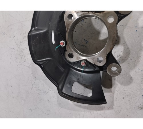 Кулак поворотный передний правый