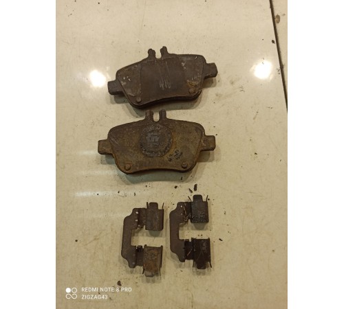 Тормозные колодки(задние левые)