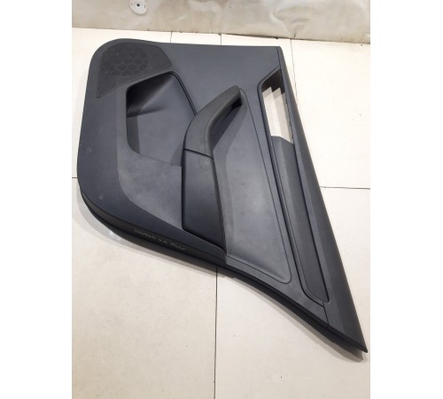 Обшивка двери (задняя правая)