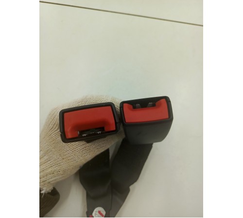 Ответная часть ремня безопасности задняя