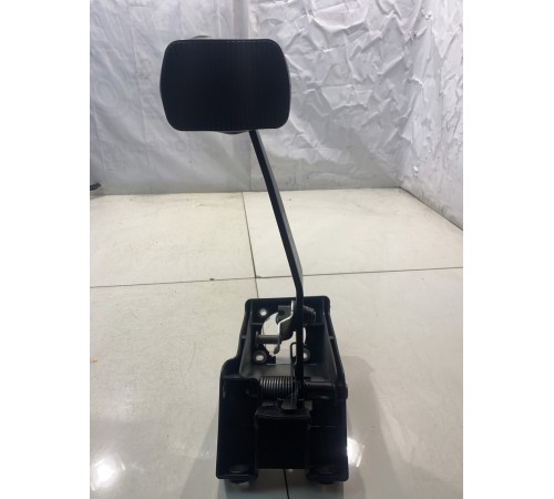 Педаль тормоза