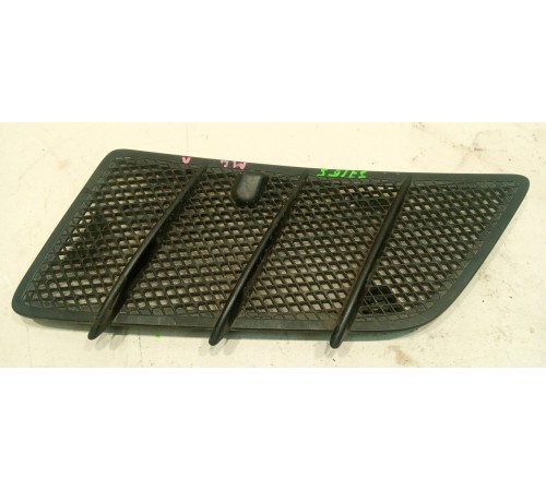 Решетка вентиляционная в капот с форсункой левая