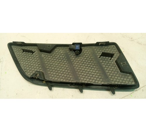 Решетка вентиляционная в капот с форсункой левая