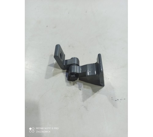 Петля двери задняя левая верхняя