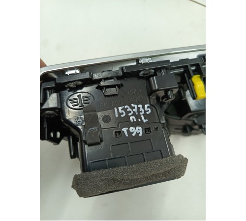 Воздушный дефлектор передний левый