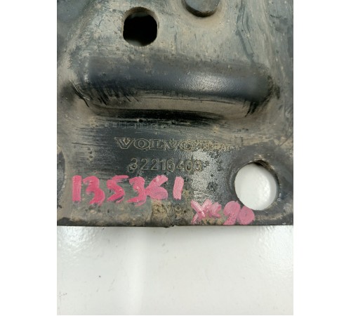 Кронштейн переднего подрамника правый