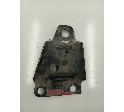 Кронштейн переднего подрамника правый