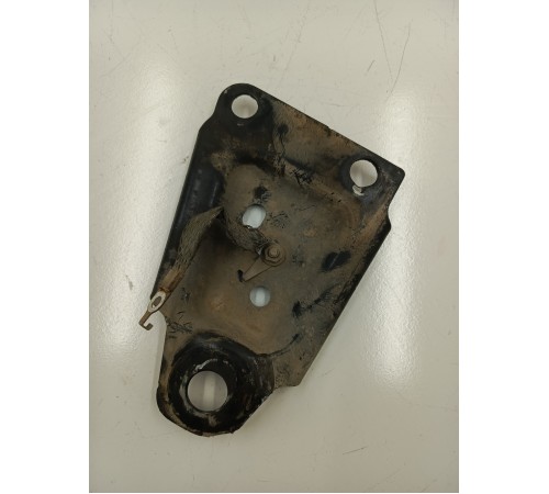 Кронштейн переднего подрамника правый