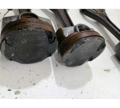 Шатун с поршнем 3,0 бензин