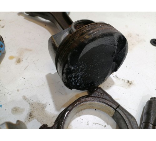 Шатун с поршнем 3,0 бензин